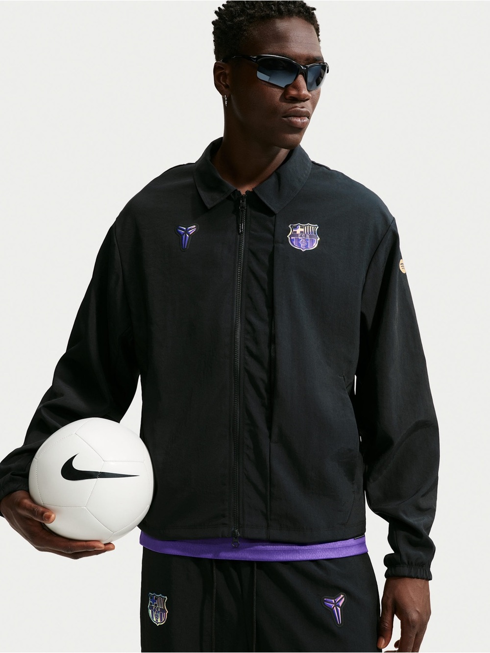 F.C. Barcelona Away
Men's Kobe Football Woven Jacket size XXL
